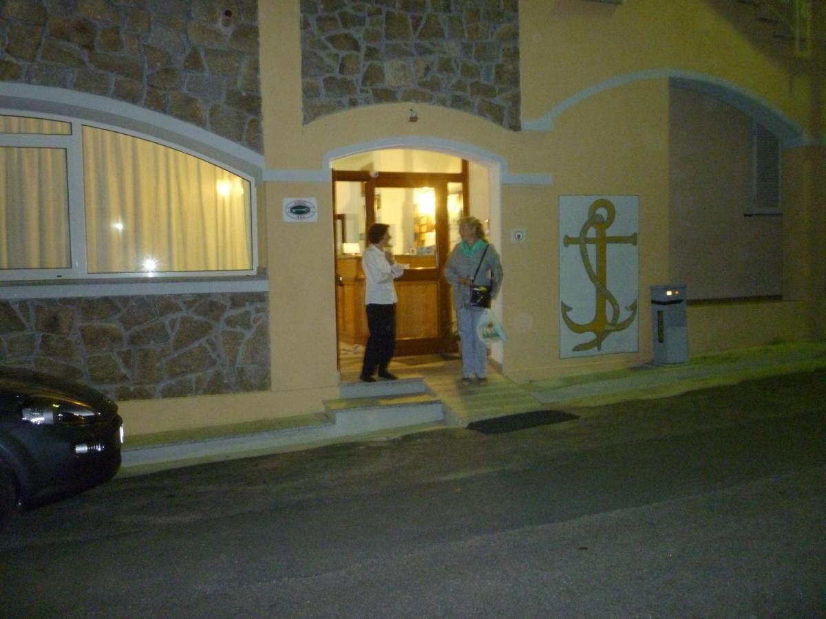 Hotel L'Ancora 산타테레사의갈루라 외부 사진