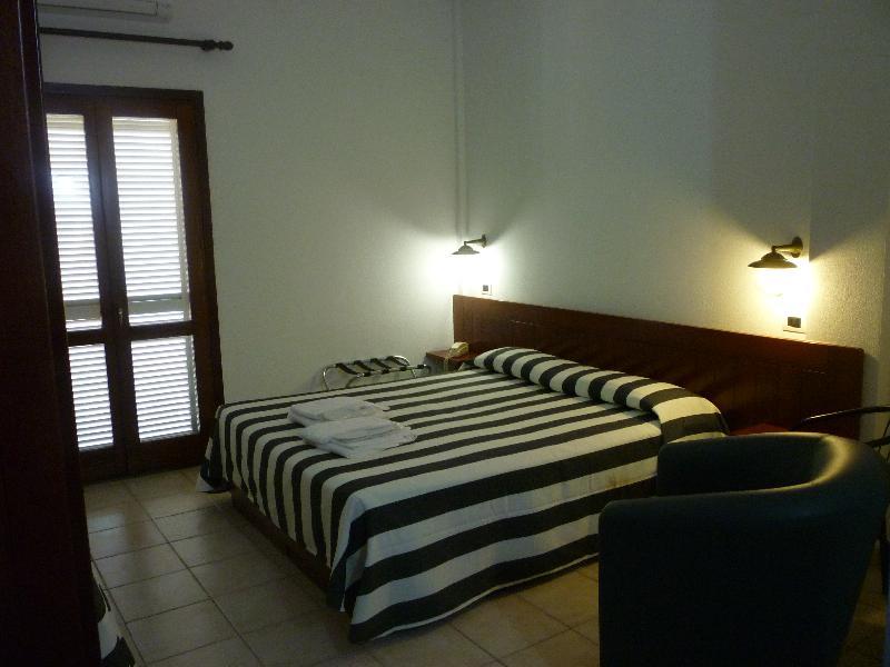 Hotel L'Ancora 산타테레사의갈루라 외부 사진