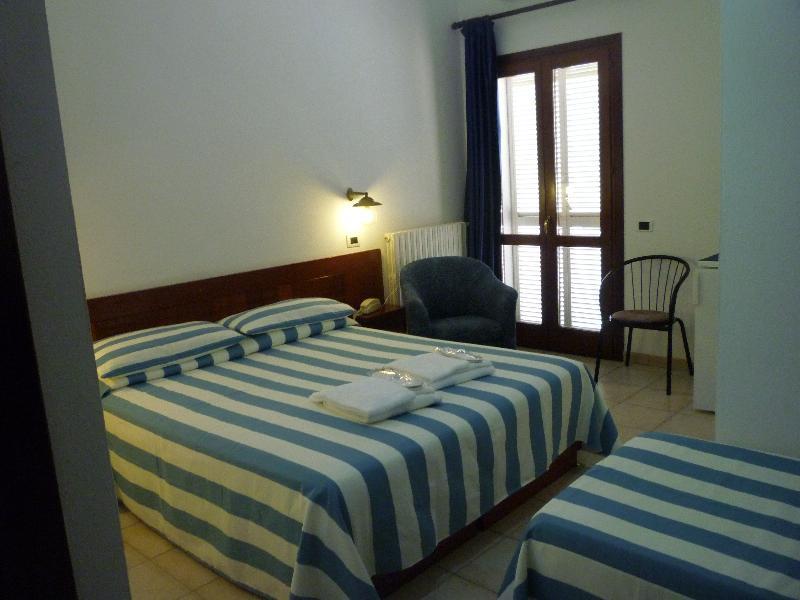 Hotel L'Ancora 산타테레사의갈루라 외부 사진
